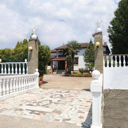 Hotel Paris Berat Exterior photo