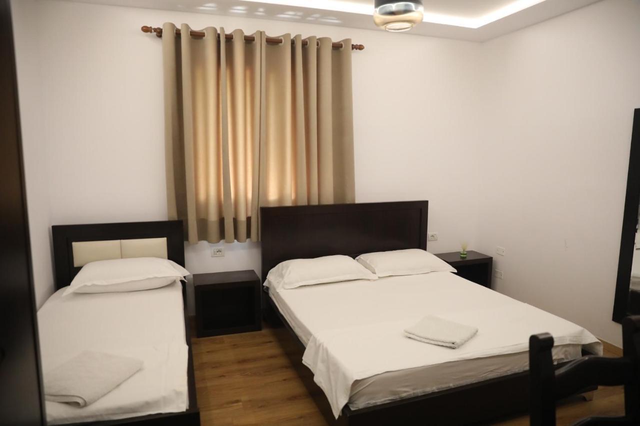 Hotel Paris Berat Exterior photo