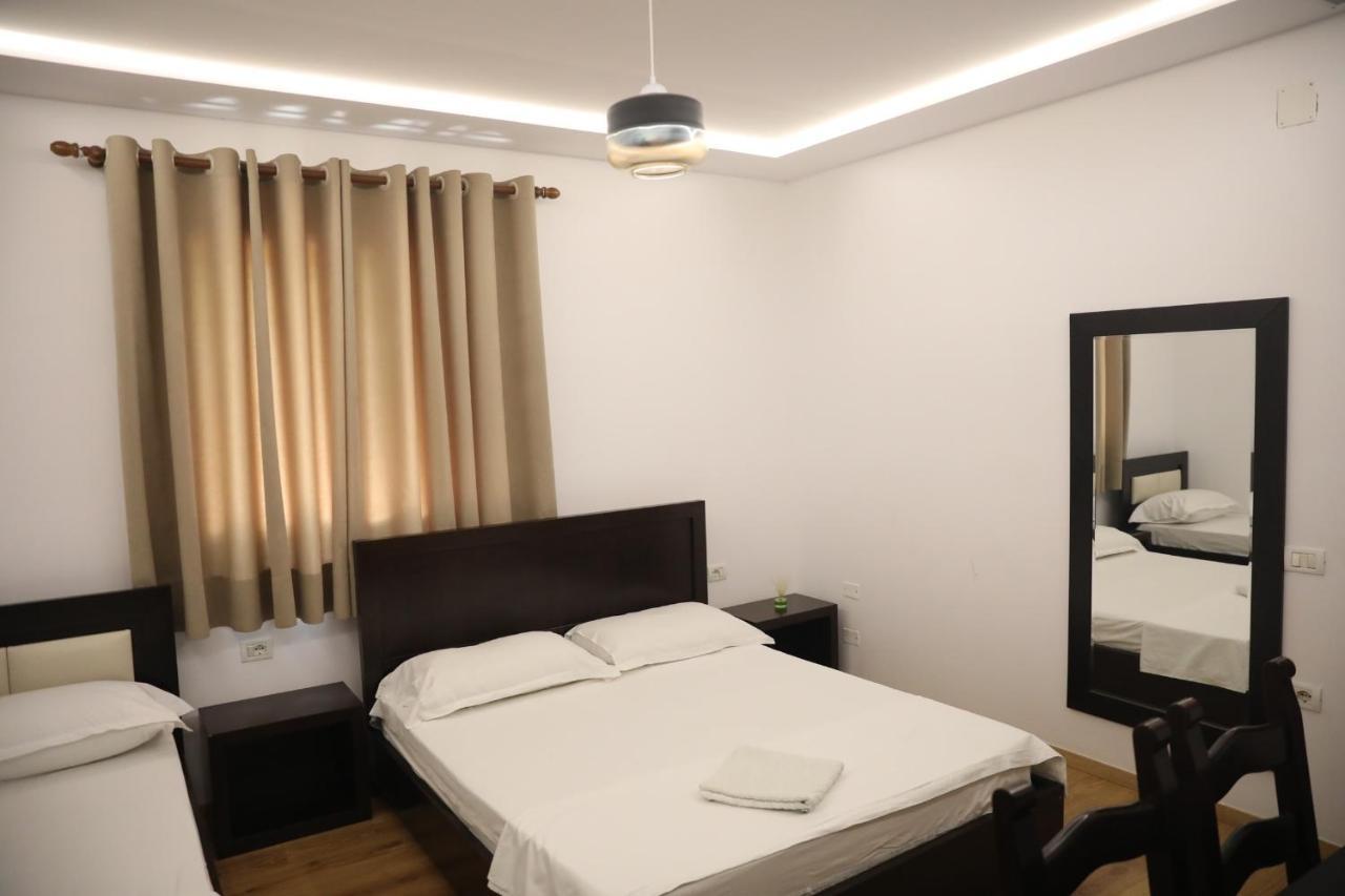 Hotel Paris Berat Exterior photo