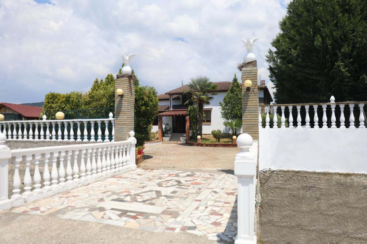 Hotel Paris Berat Exterior photo