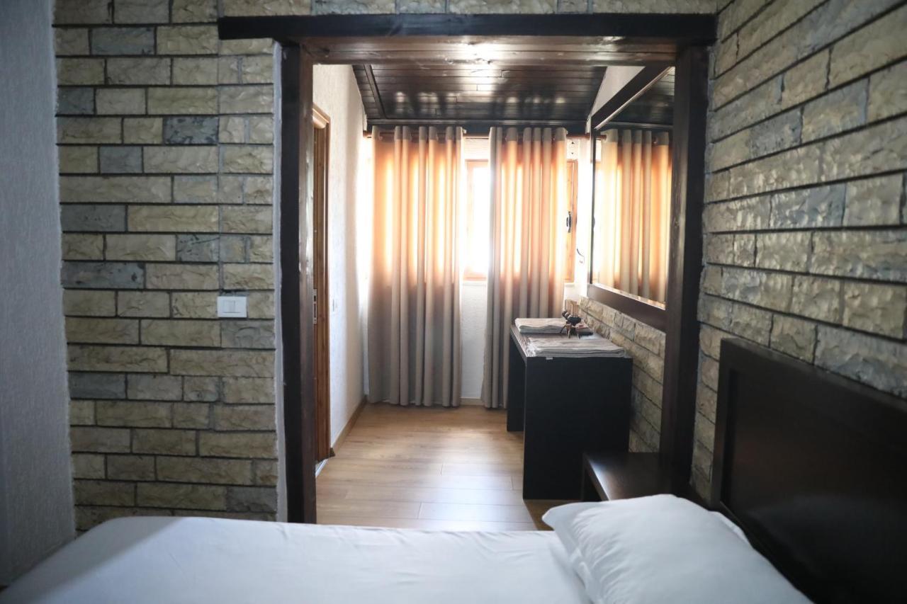 Hotel Paris Berat Exterior photo