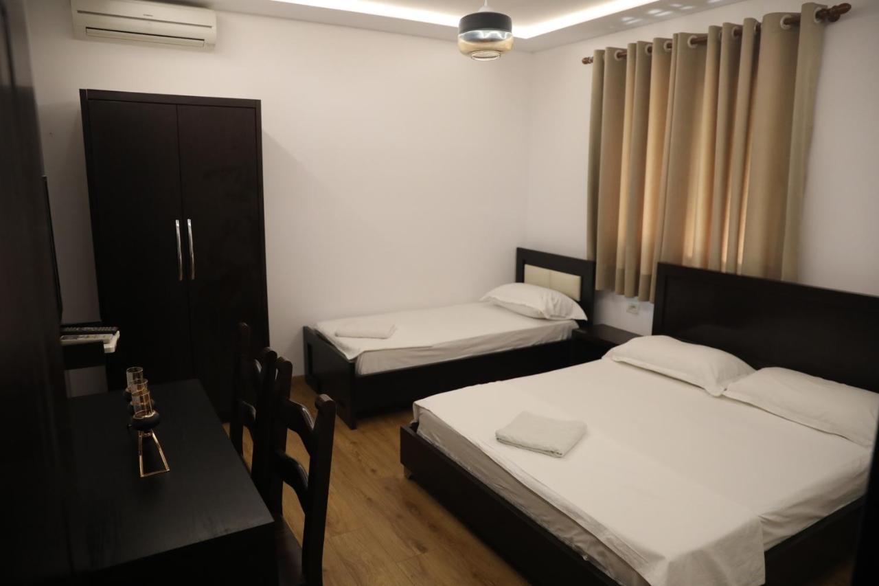 Hotel Paris Berat Exterior photo