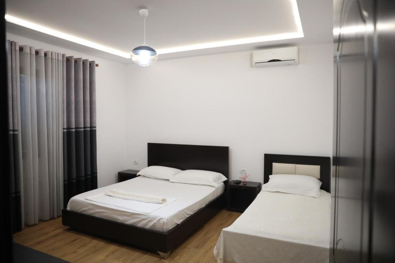 Hotel Paris Berat Exterior photo