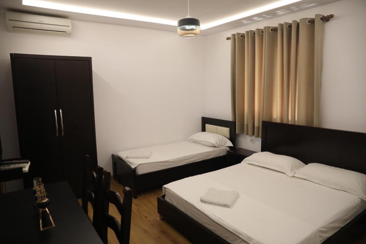 Hotel Paris Berat Exterior photo