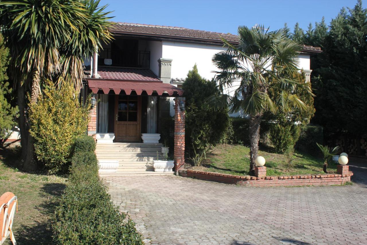 Hotel Paris Berat Exterior photo
