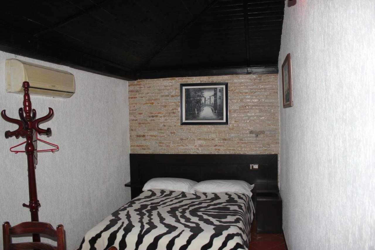 Hotel Paris Berat Exterior photo