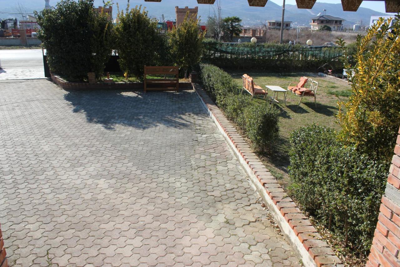 Hotel Paris Berat Exterior photo