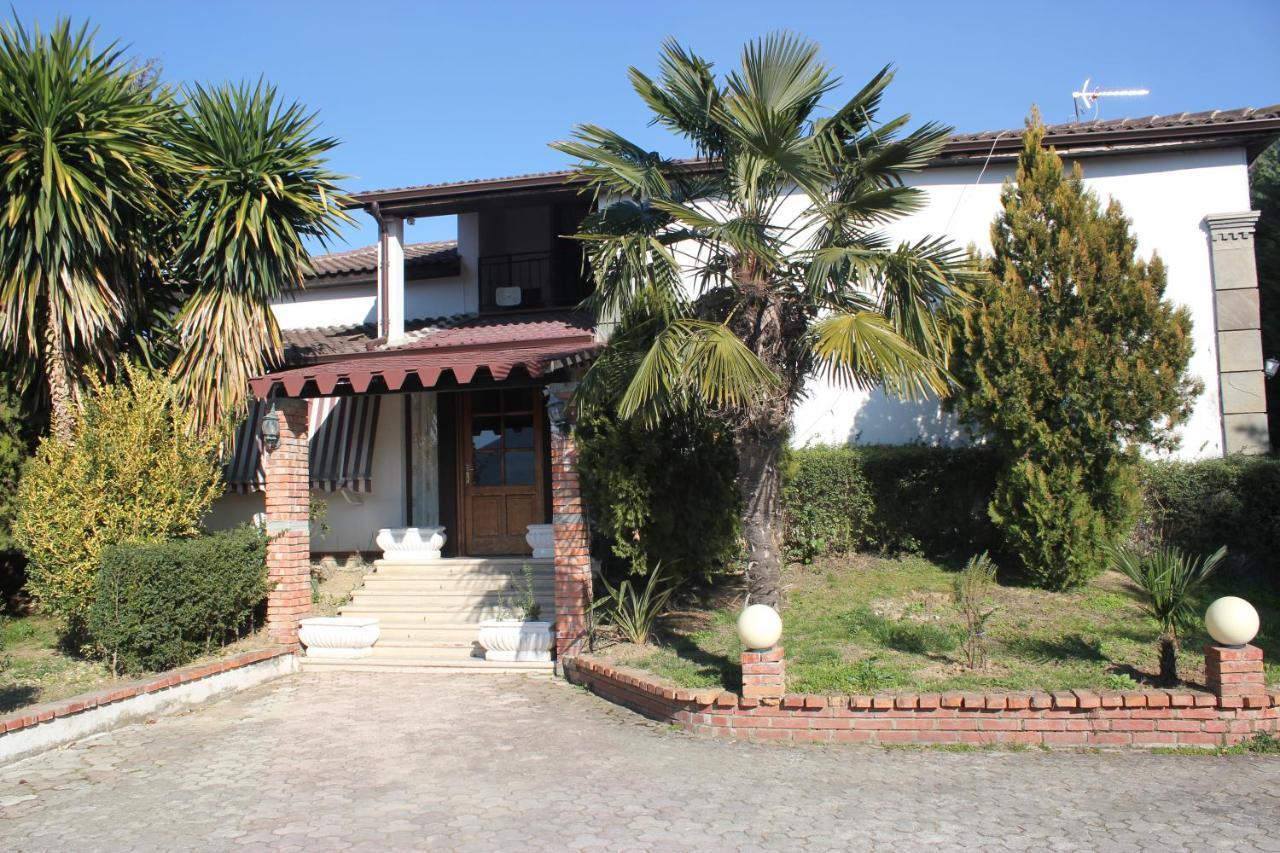 Hotel Paris Berat Exterior photo