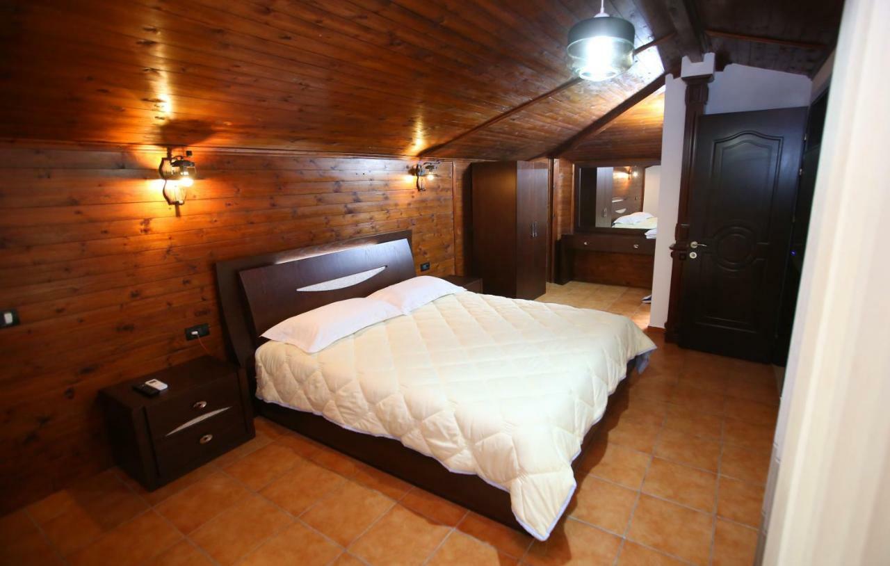 Hotel Paris Berat Exterior photo