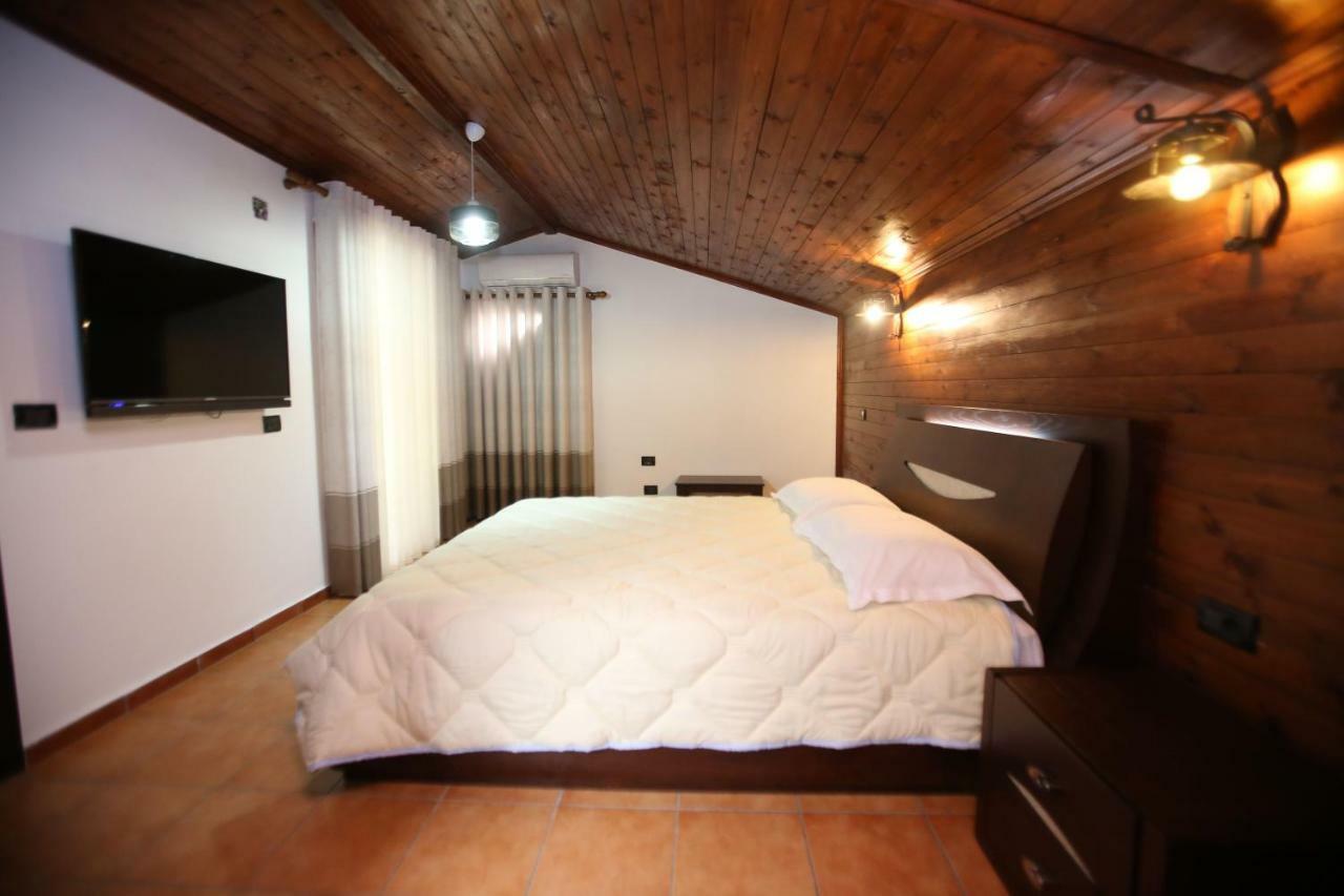 Hotel Paris Berat Exterior photo