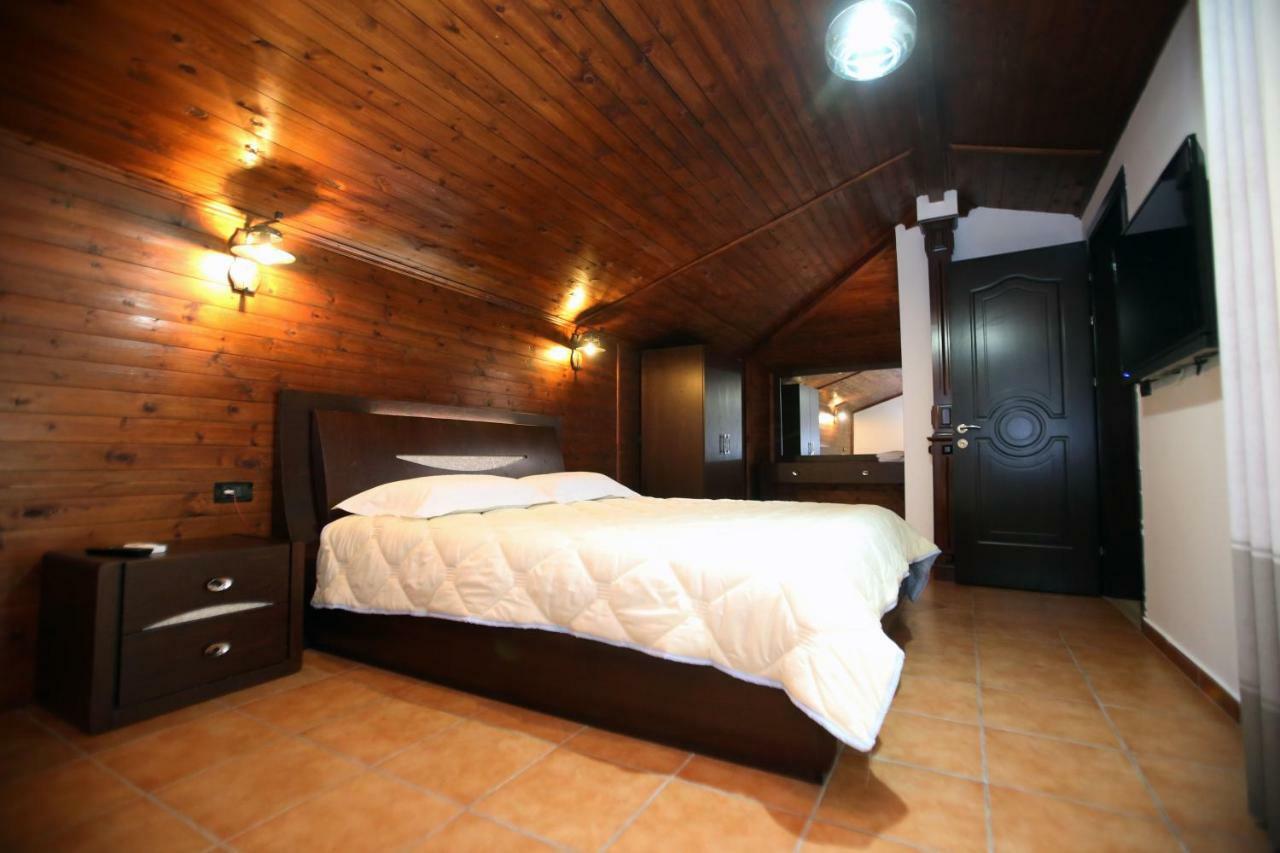 Hotel Paris Berat Exterior photo