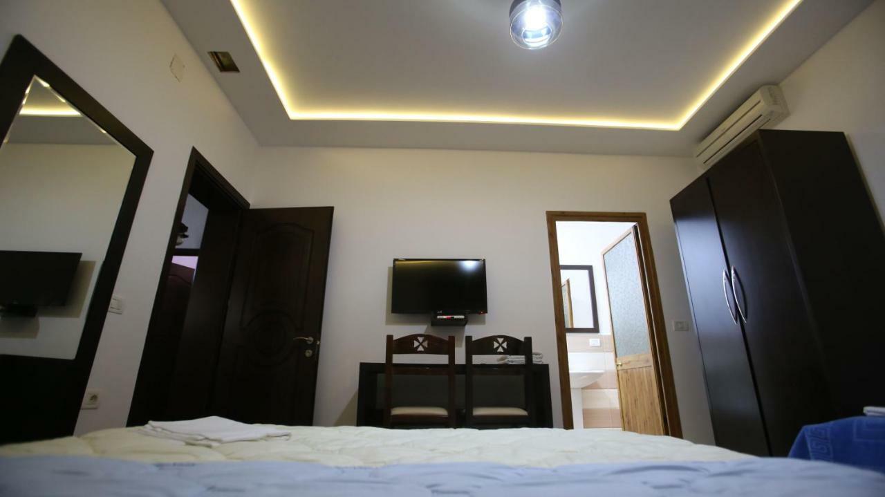 Hotel Paris Berat Exterior photo