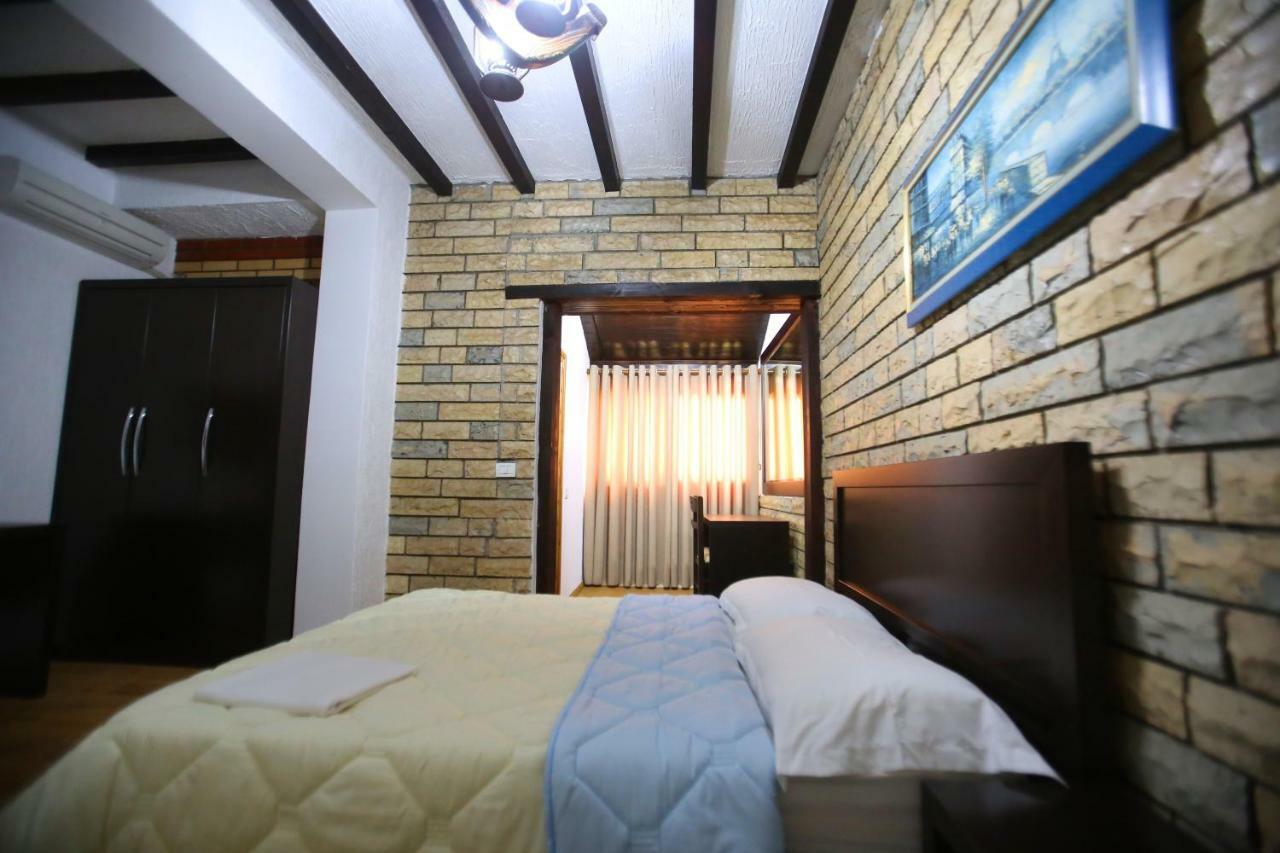 Hotel Paris Berat Exterior photo